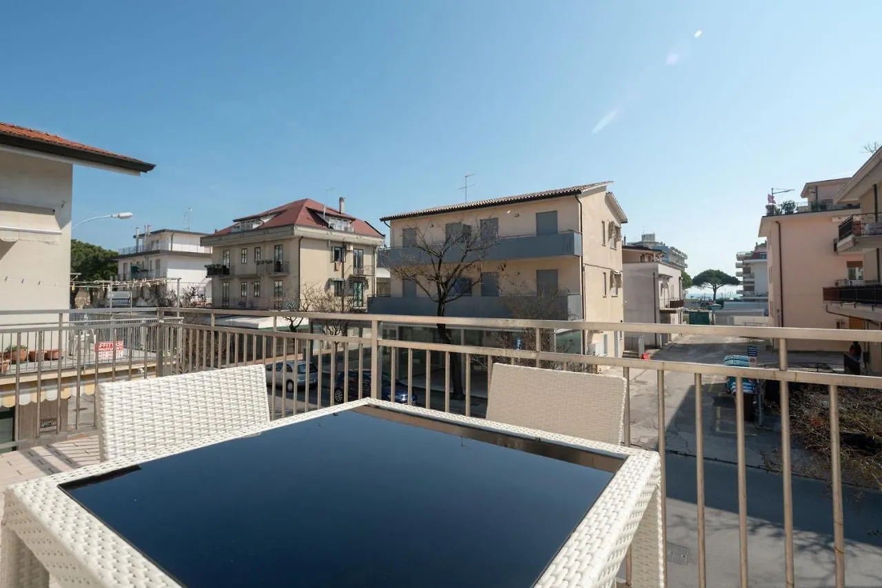 Olanda 2 - Immobiliare Living Apartment Lido di Jesolo 0*,  Italy